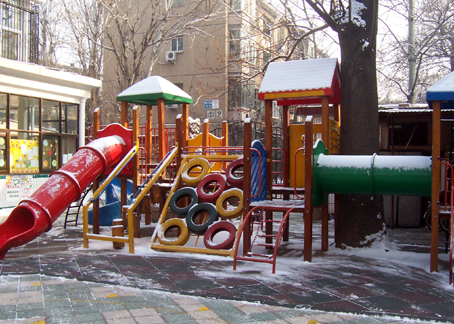 幼儿园环境布置:户外游戏区4